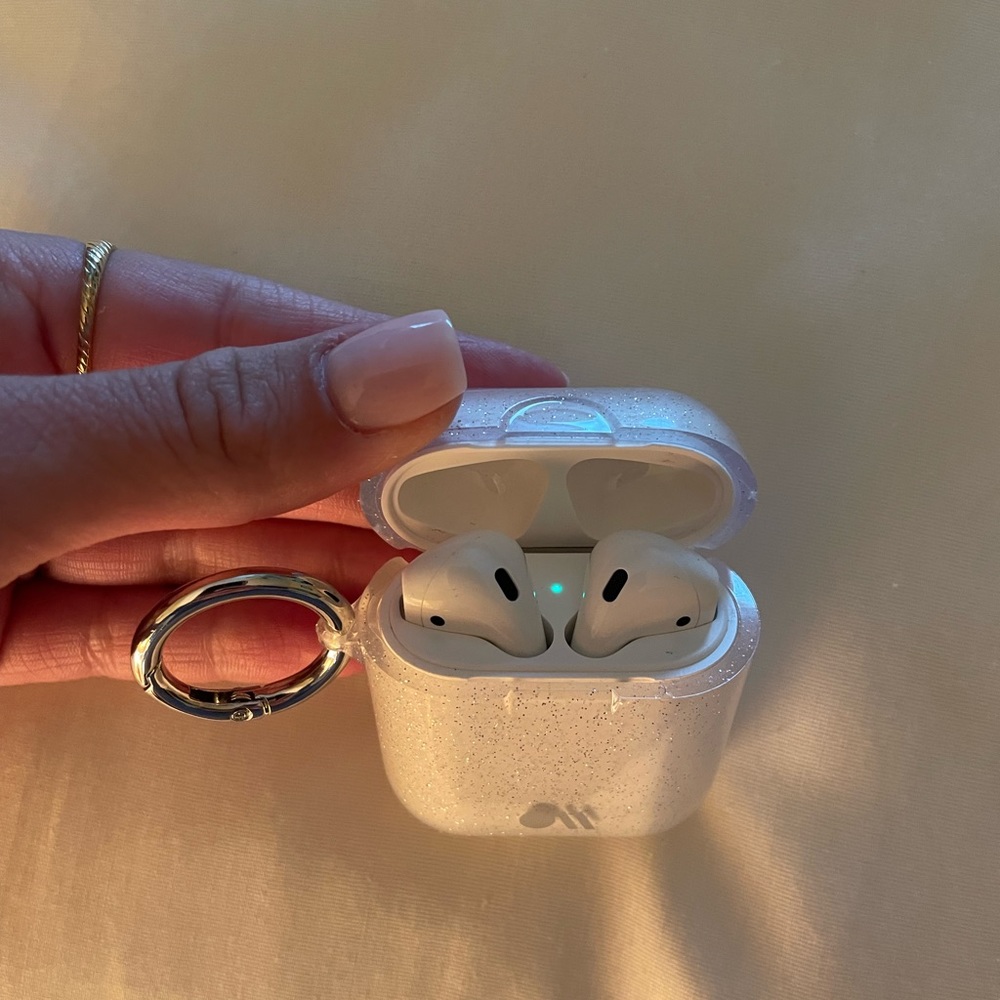 Air pods and sparkly case!